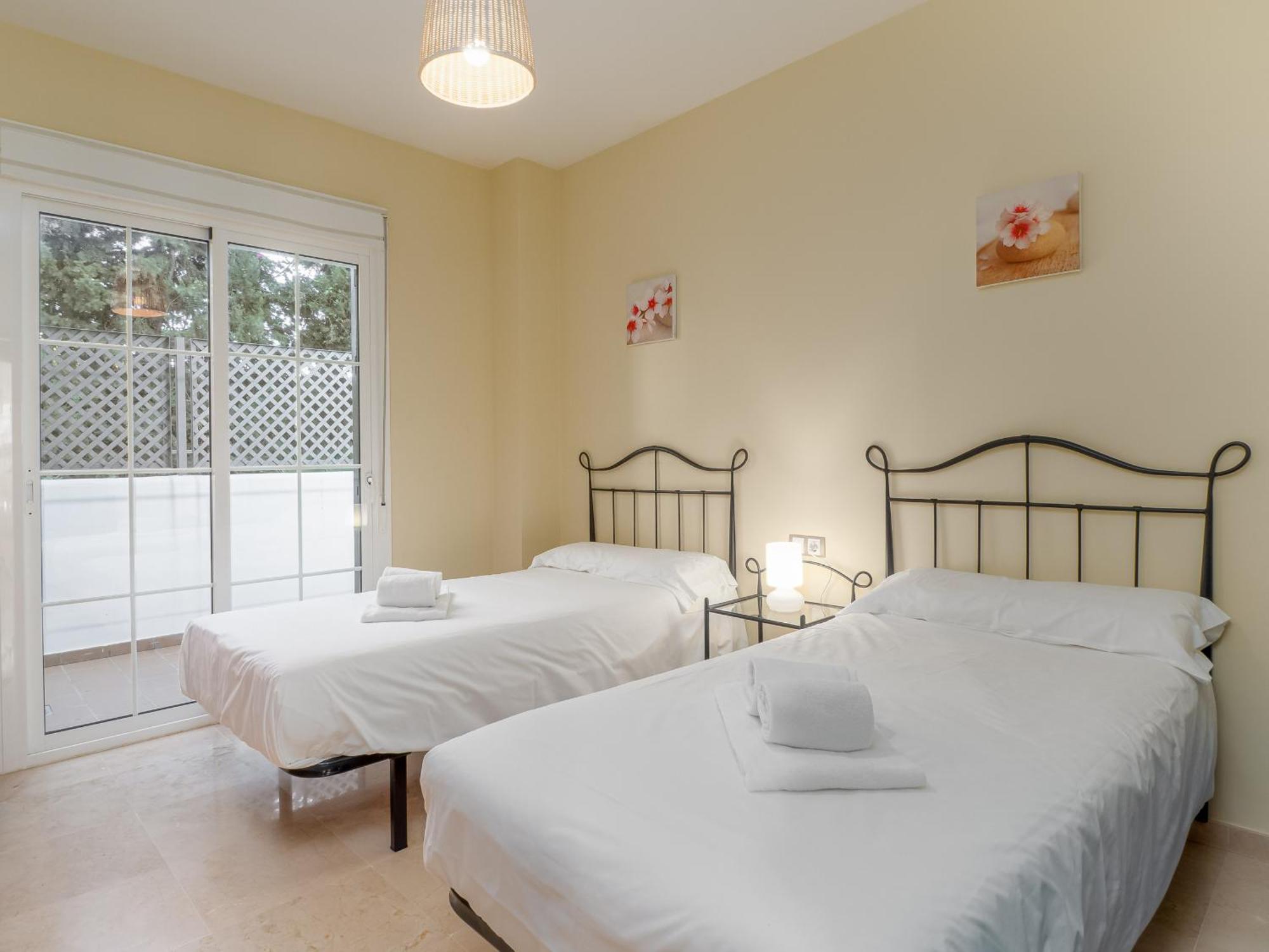 2044-Groundfloor With Huge Terrace And Pools Apartment Манилва Екстериор снимка